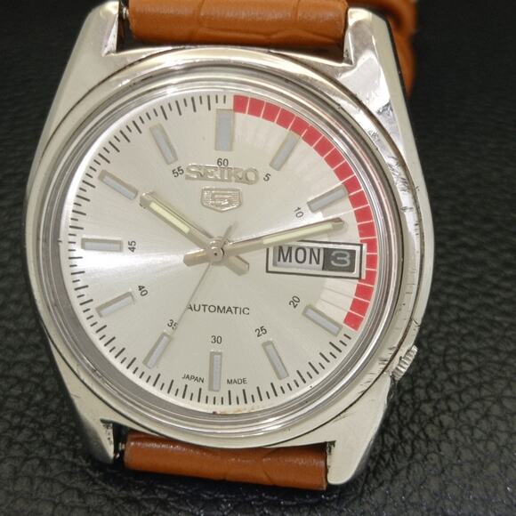 Vintage 1992 Seiko Automatic Mens Silver Watch W/daydate & Red accents - Picture 3 of 10
